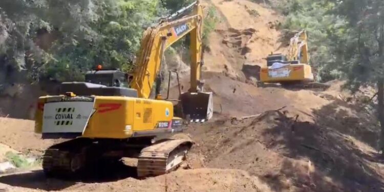 COVIAL atiende desprendimientos de tierra en ruta entre San Juan del Obispo y Santa María de Jesús