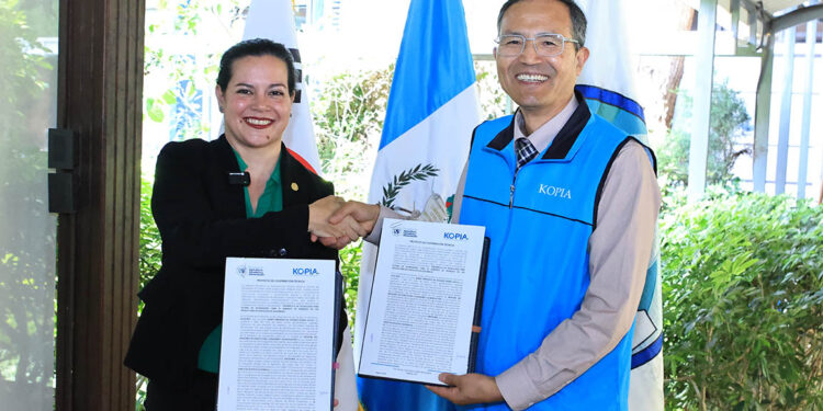 Suscriben convenio para impulsar producción de hortalizas en el Corredor Seco