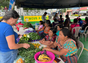 Variedad de productos fueron ofrecidos en la Feria del Agricultor de Canillá