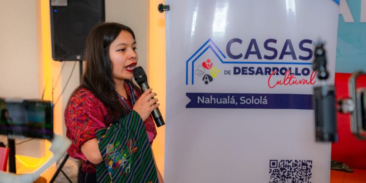 Realizan conversatorio en beneficio de la juventud de Nahualá, Sololá