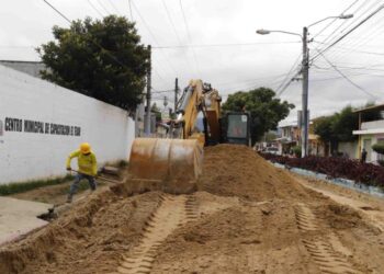 “Gracias a Dios están componiendo la calle”, vecinos celebran mejoras viales en El Tejar