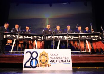 Fuerzas policiales festejan aniversario con ensamble de marimbas