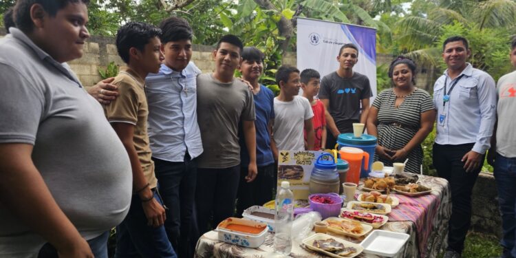 Jóvenes de Melchor de Mencos, Petén, revitalizan la cocina ancestral