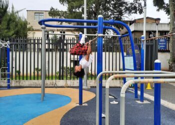Clases gratuitas de calistenia en el Parque de la Paz de zona 21