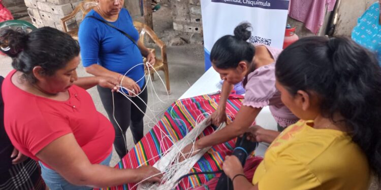 Taller de cestería fortalece valores y habilidades en Chiquimula