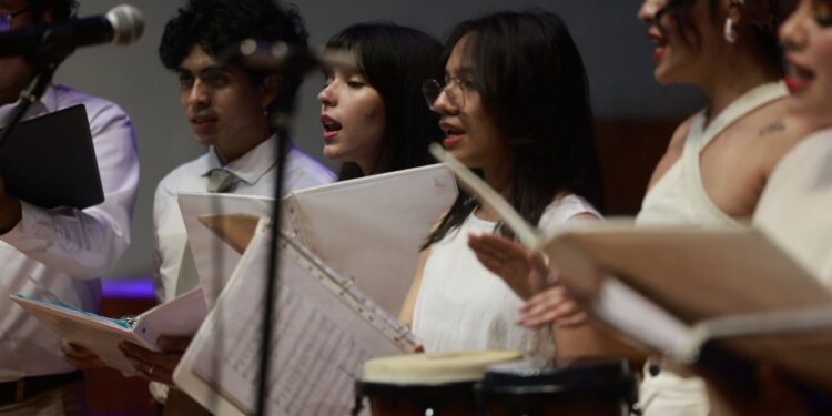 Alumnos de Escuela Nacional de Canto desbordan talento en el escenario