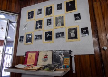 Exposición fotográfica resalta la Época Dorada del Ballet Nacional