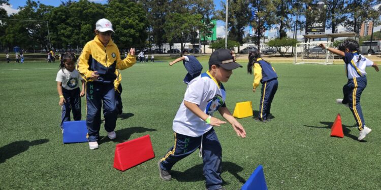 Campo Marte vibra con Mini Olimpiadas de diversión y deporte