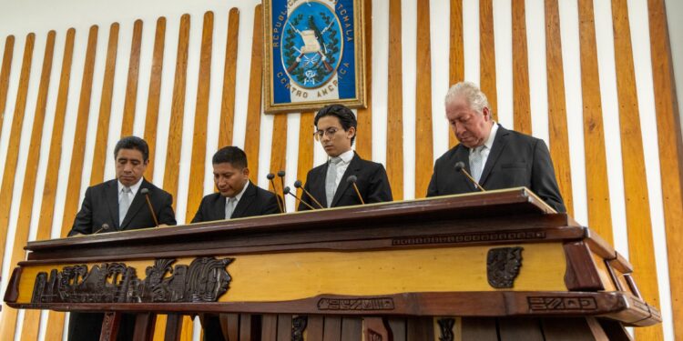 Marimba del Palacio Nacional destaca en Congreso del Popol Wuj