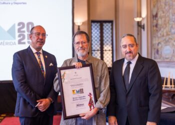 Moisés Barrios Galardonado con el Premio Carlos Mérida 2025