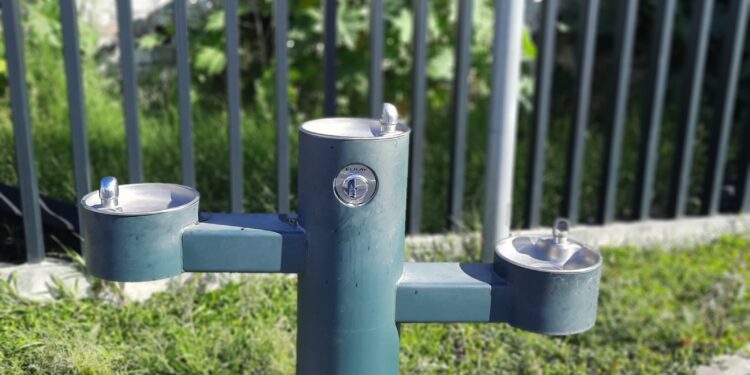 Parque de la Paz zona 21 Guatemala: Bebederos de agua purificada para los visitantes