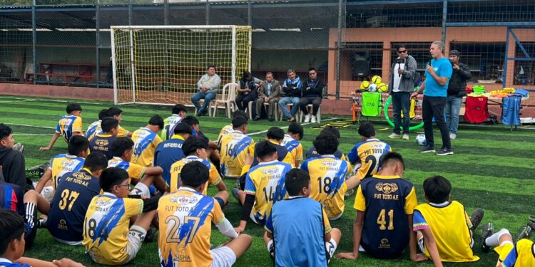 “Juego Limpio” expande academias gratuitas de fútbol a 15 municipios de Quetzaltenango