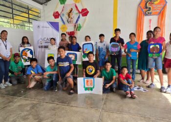 Nahuales: Jóvenes de Poptún exploran su conexión Maya en taller de dibujo y pintura