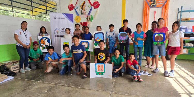 Nahuales: Jóvenes de Poptún exploran su conexión Maya en taller de dibujo y pintura