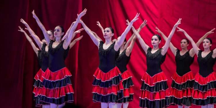 El Ballet Nacional Christa Mertins hizo magia en Xela: ¡Una gira inolvidable!
