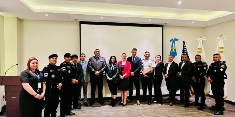 DGAC participa en misión internacional contra el tráfico de drogas sintéticas en Guatemala