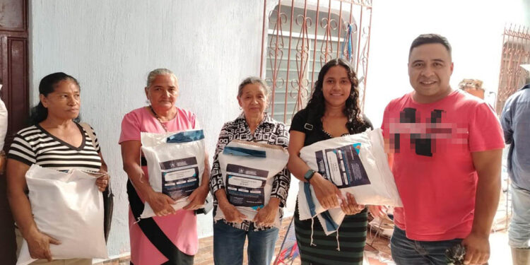 Reciben semillas de maíz y capacitación para mejorar sus cultivos