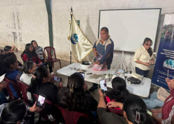 Agricultoras de San Marcos aprenden emprendimientos con plantas medicinales