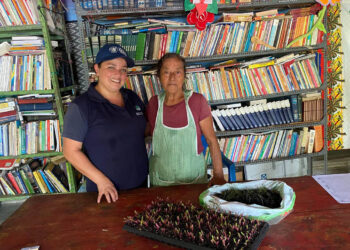 Apoyan a familias agricultoras de Villa Canales con entrega de pilones