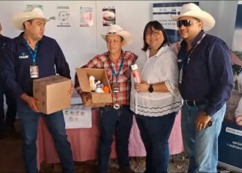 Capacitan a ganaderos en prevención y combate del Gusano Barrenador