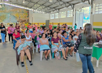 Comunidades de Amatitlán aprenden manejo de aves de traspatio y seguridad alimentaria