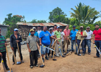 Entregan herramientas y semillas a agricultores de Atescatempa y Zapotitlán