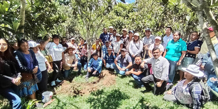Fortalecen capacidades para el manejo integrado de la mosca de la fruta