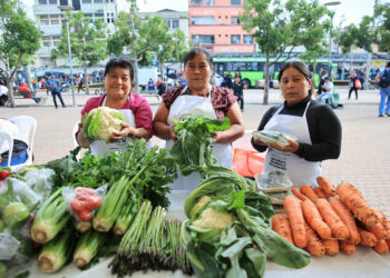Llegó el día de ahorro y productos frescos con la Feria del Agricultor en Villa Canales