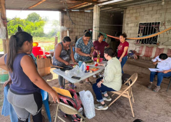 Madres de Zacapa aprenden a cocinar recetas nutritivas con productos locales