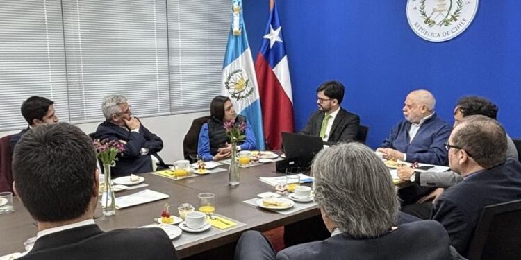 Embajada de Guatemala en Chile promueve el legado de Asturias en alianza con la Fundación Pablo Neruda