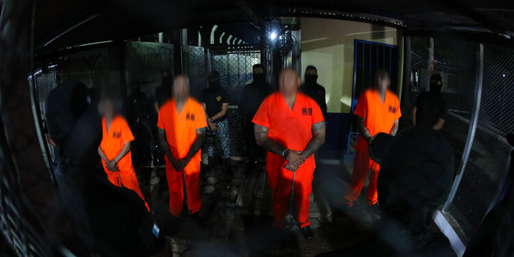 Trasladan a pandilleros de alta peligrosidad a “Renovación I”