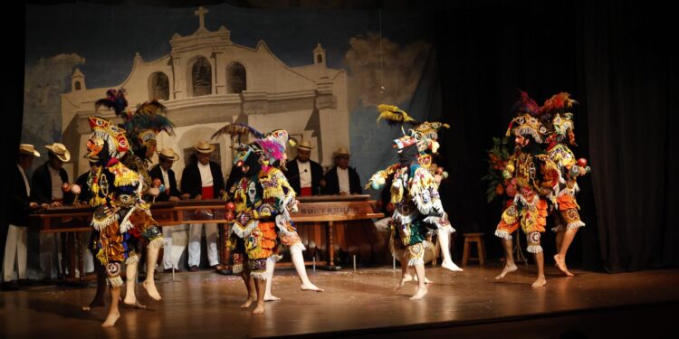 El Ballet Moderno y Folklórico deslumbró al público en el inicio de su Temporada Familiar 2025