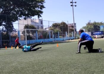 ¡Porteros del futuro! La Academia de los Campos del Roosevelt te espera con clases gratuitas