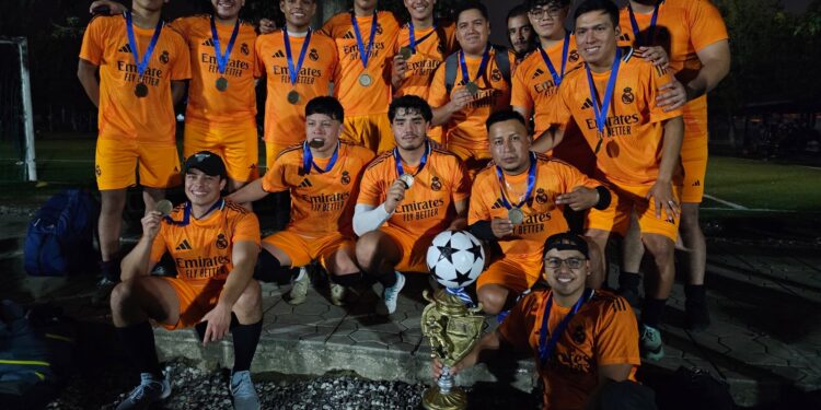 Campeones Liga MCD: Deportivo Los Cuates y T10 se coronan en dramáticas finales de fútbol