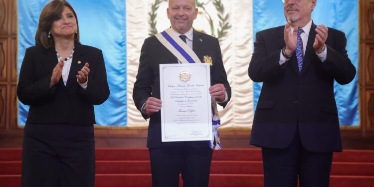 Orden Antonio José de Irisarri: Guatemala reconoce la labor diplomática de Thomas Peyker