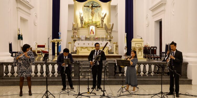 Concierto inaugural del Quinteto Xocomil en el Templo de La Recolección, Guatemala