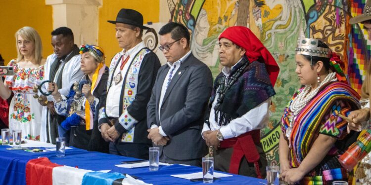 Líderes originarios de cinco continentes se reúnen en Guatemala para fortalecer su identidad y derechos