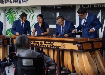 La marimba Q’ojonel Soon del MCD lleva alegría al albergue Santo Hermano Pedro