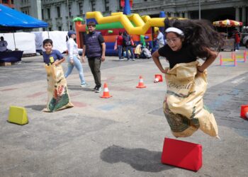Recreación y convivencia familiar activan el Paseo de la Sexta y la Plaza de la Constitución