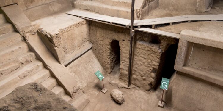 Visita académica fortalece el conocimiento sobre Kaminaljuyú