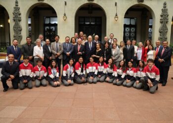 El Cambio de la Rosa de la Paz rinde homenaje a un siglo de servicio del Club Rotario de Guatemala