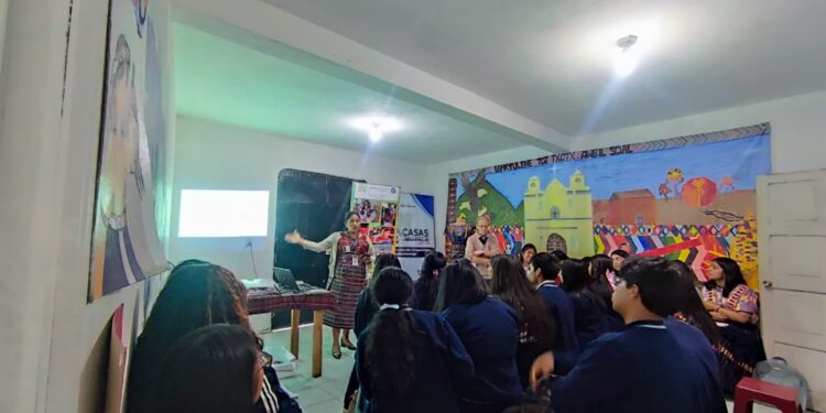 Casa de Desarrollo Cultural empodera a jóvenes en Quetzaltenango con taller sobre valores mayas