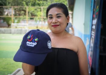 Un piso libre de tierra transforma el hogar de Miriam Gutiérrez en un lugar digno y seguro