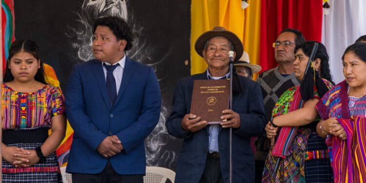San Juan Sacatepéquez celebra la recuperación de título ancestral que narra su legado sagrado