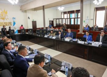 Ministerio de Finanzas presenta Presupuesto 2026 a la Comisión de Finanzas del Congreso