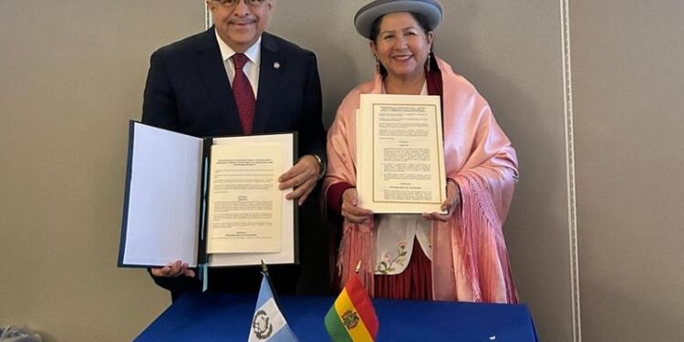 Guatemala y Bolivia suscriben el Convenio Básico de Cooperación Técnica y Científica