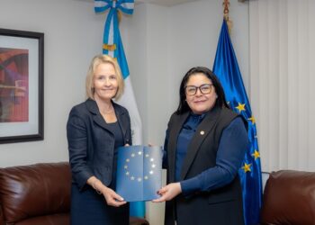 Jefa de la Delegación de la UE presenta copias de estilo en Guatemala