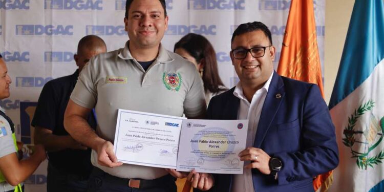 Capacitación clave que salva vidas: bomberos y personal aeroportuario se certifican en SCI