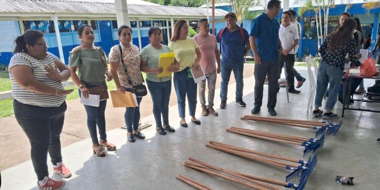 Directores de centros educativos se capacitan para implementar huertos escolares