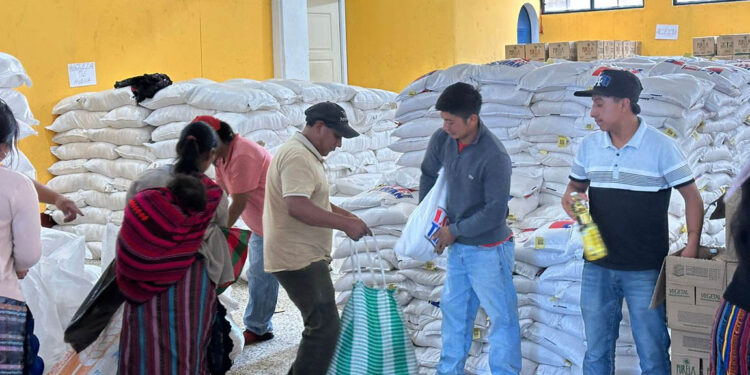 Entregan raciones alimentarias en Quiché, Petén y Chimaltenango
